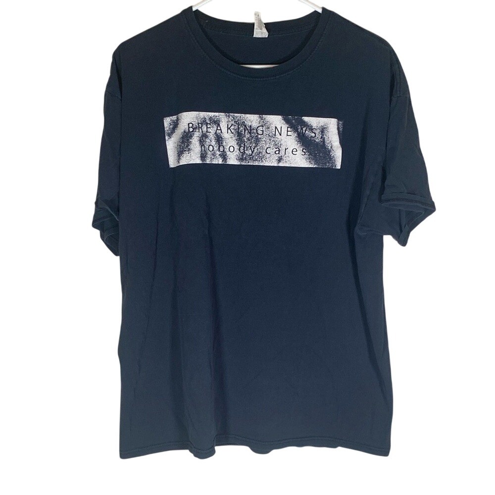 Breaking news nobody cares Black Graphic Men's T-Shirt size XL unisex